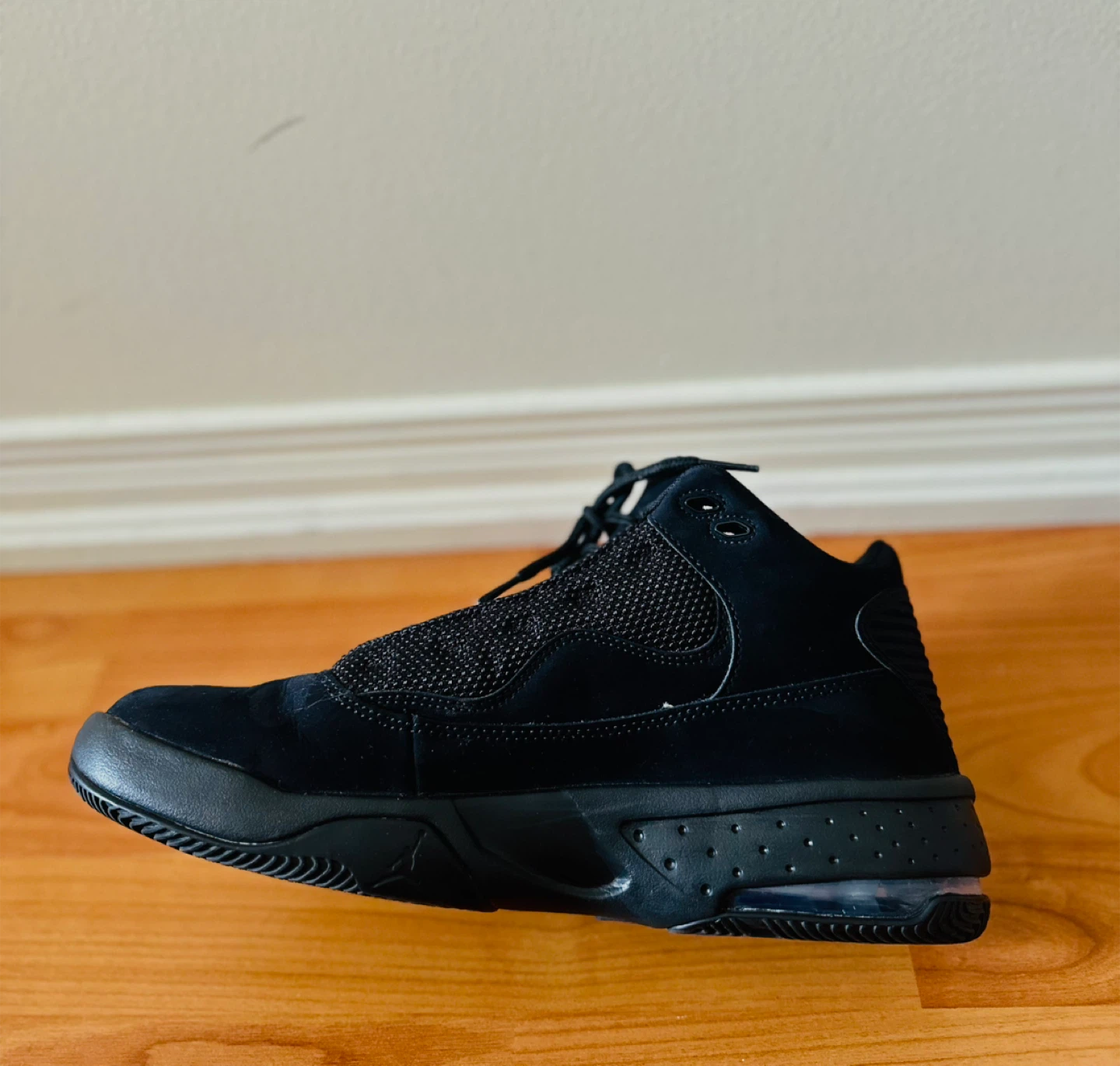 Air Jordan Max Aura 2 – Triple Black – Men’s US 9 - photo 3