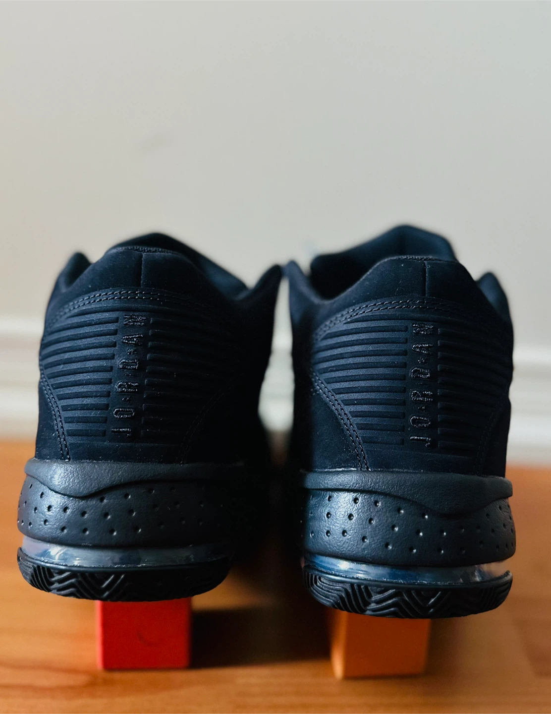 Air Jordan Max Aura 2 – Triple Black – Men’s US 9 - photo 5