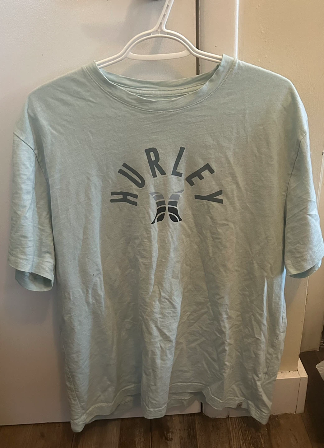 Hurley T-Shirt - Size L