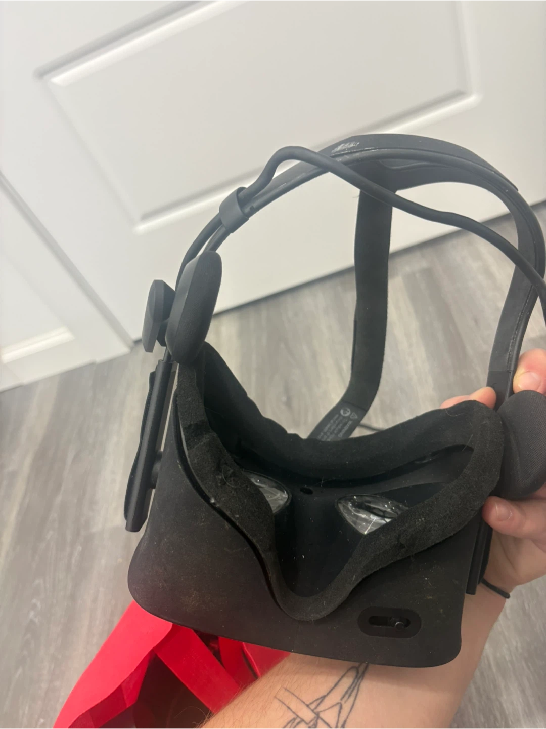 Oculus Quest 1 VR Headset with Controllers - photo 5