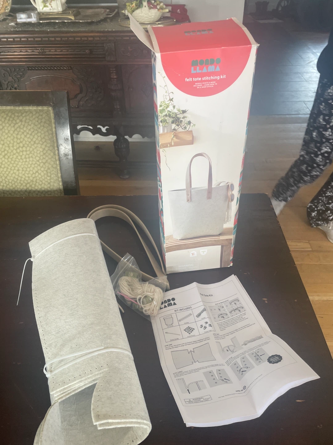 Mondo Llama Felt Tote Stitching Kit