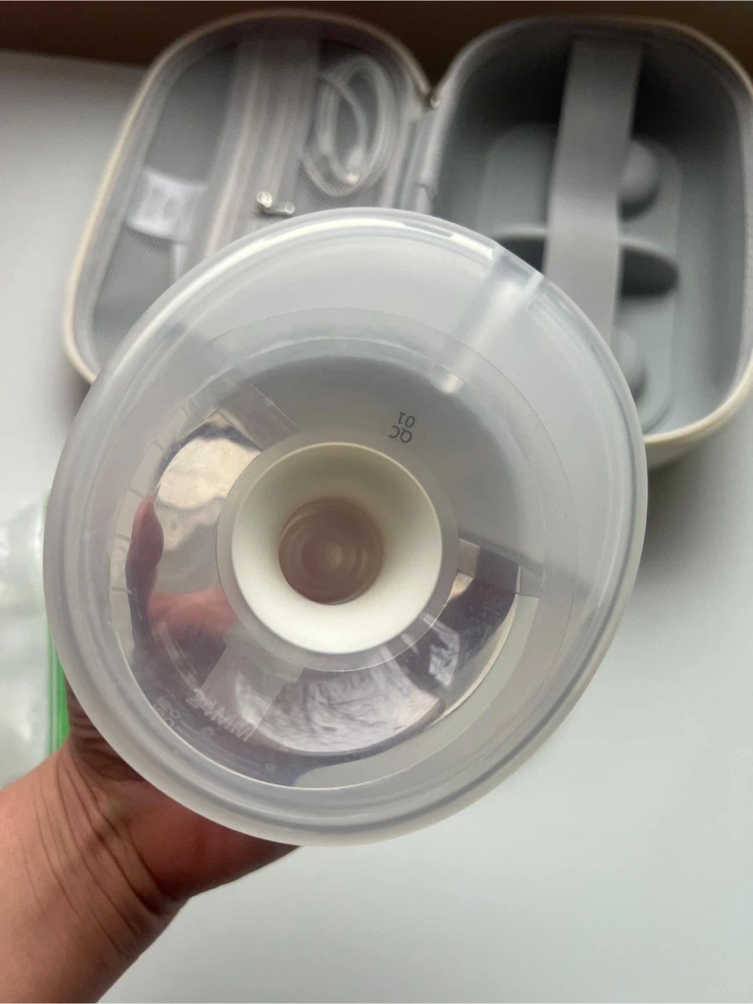 Momcozy Wearable Breast Pump Set - photo 4