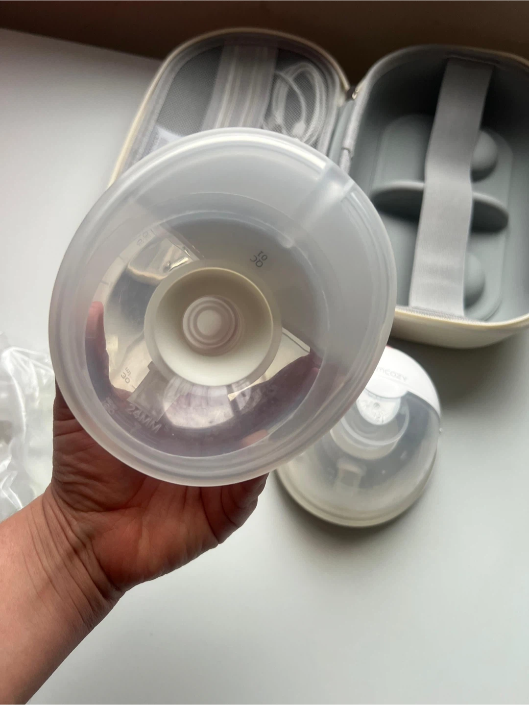 Momcozy Wearable Breast Pump Set - photo 5