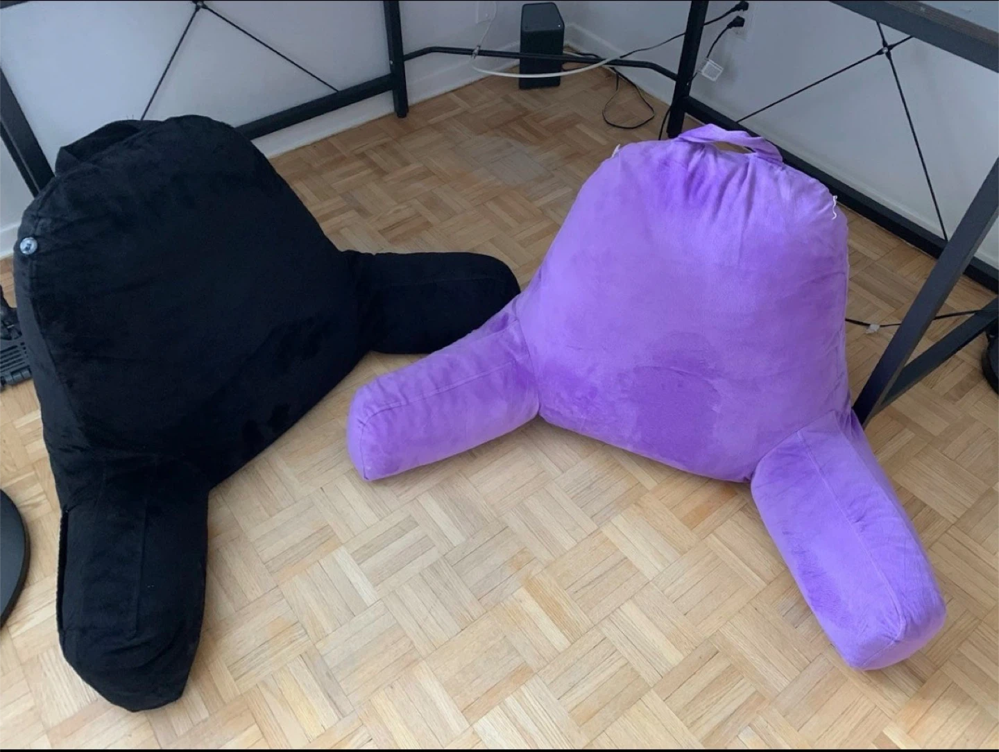 Reading Pillow with Arms - Black 🥕