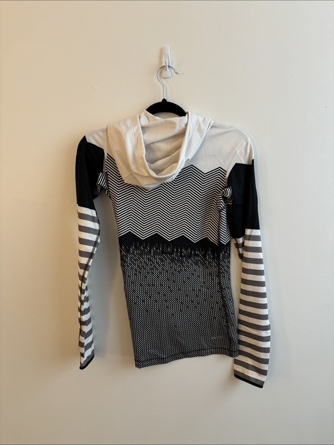 Nike Pro hooded long sleeve top - photo 2