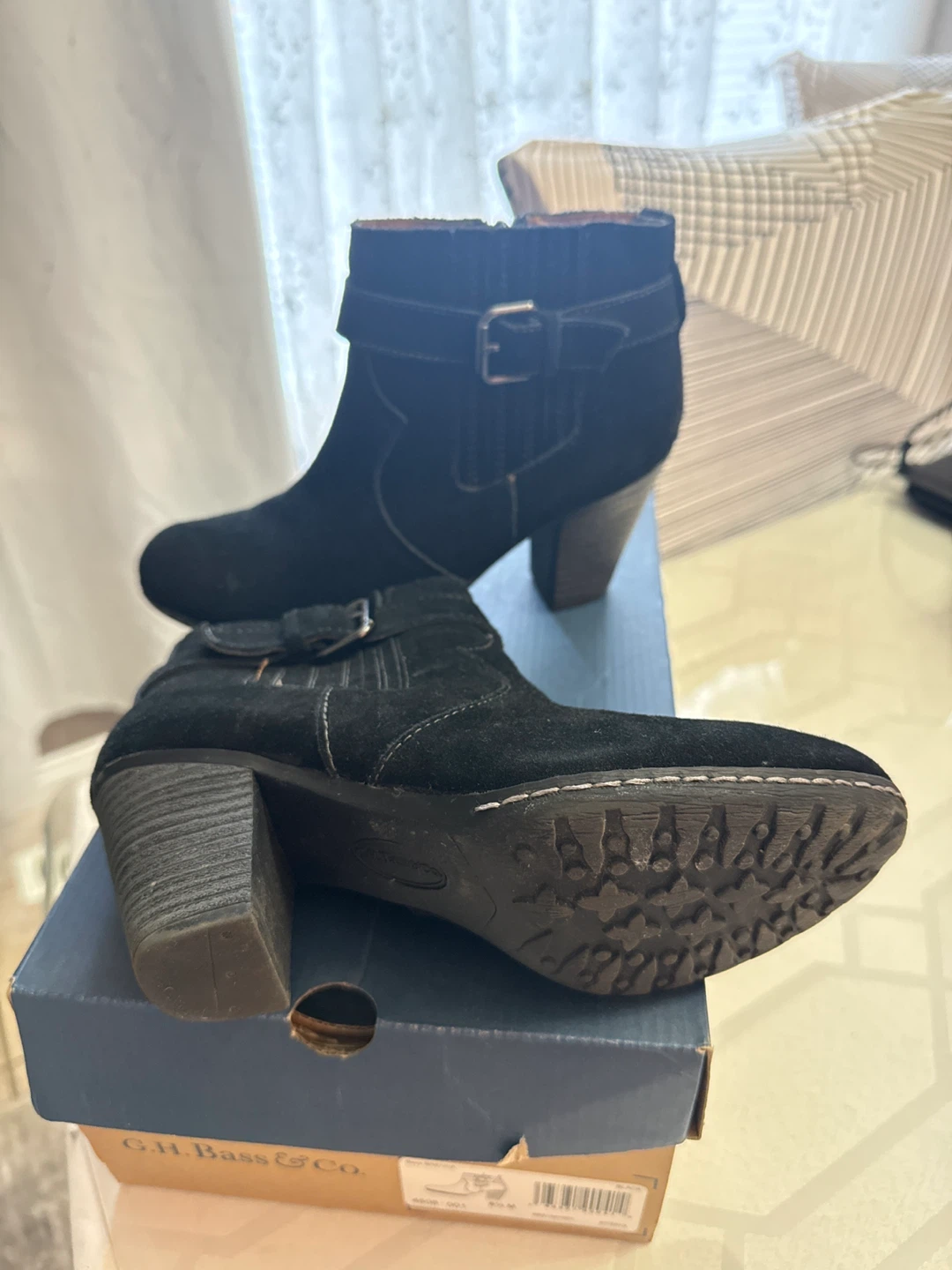 G.H. Bass & Co. Black Suede Ankle Boots - US 6.5M - photo 2