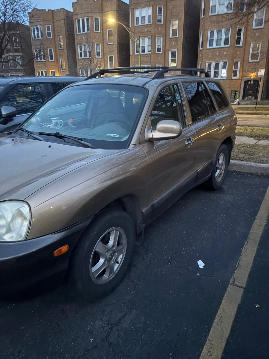 Hyundai Santa Fe SUV - Gold - photo 2