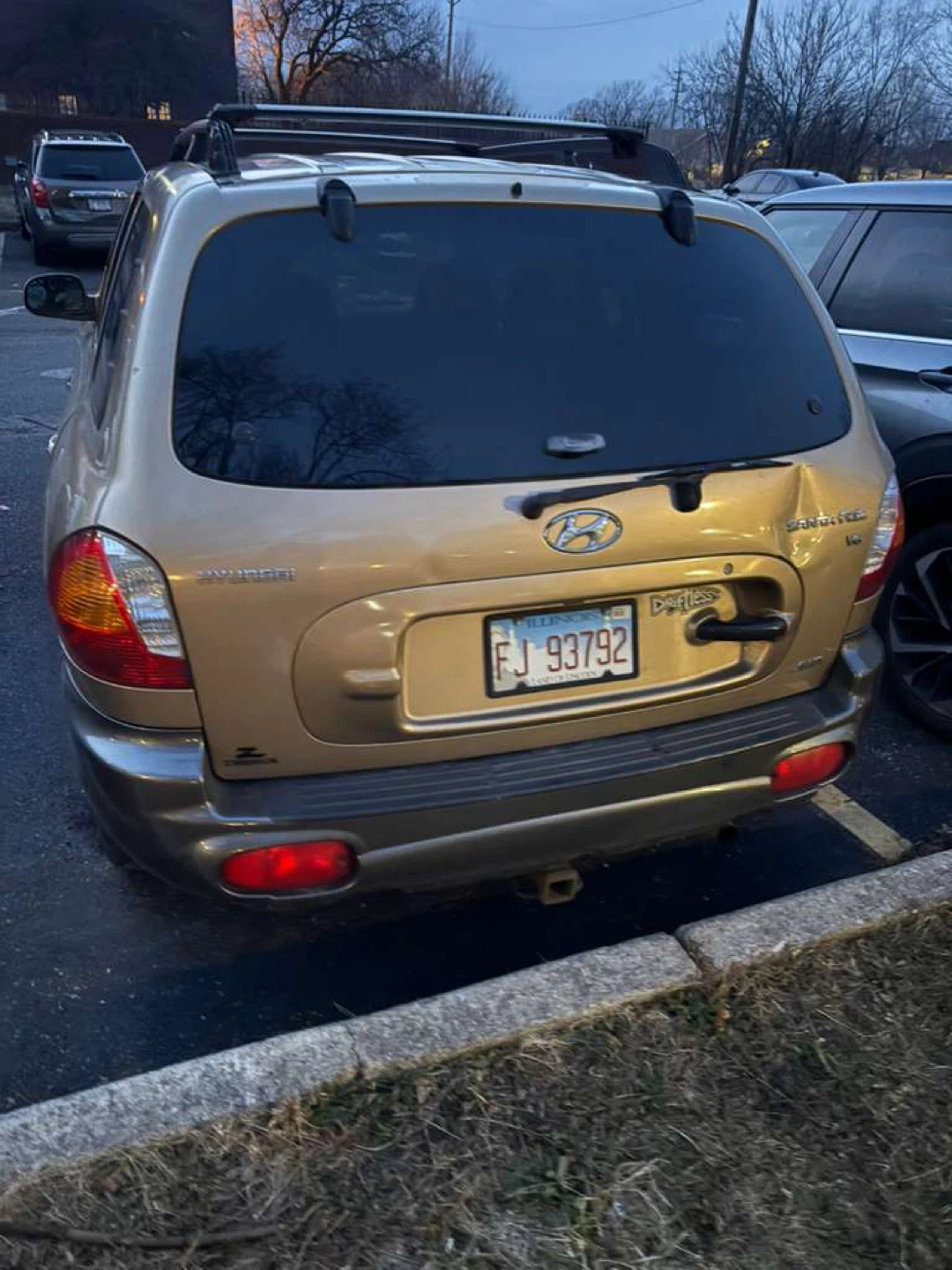 Hyundai Santa Fe SUV - Gold - photo 5
