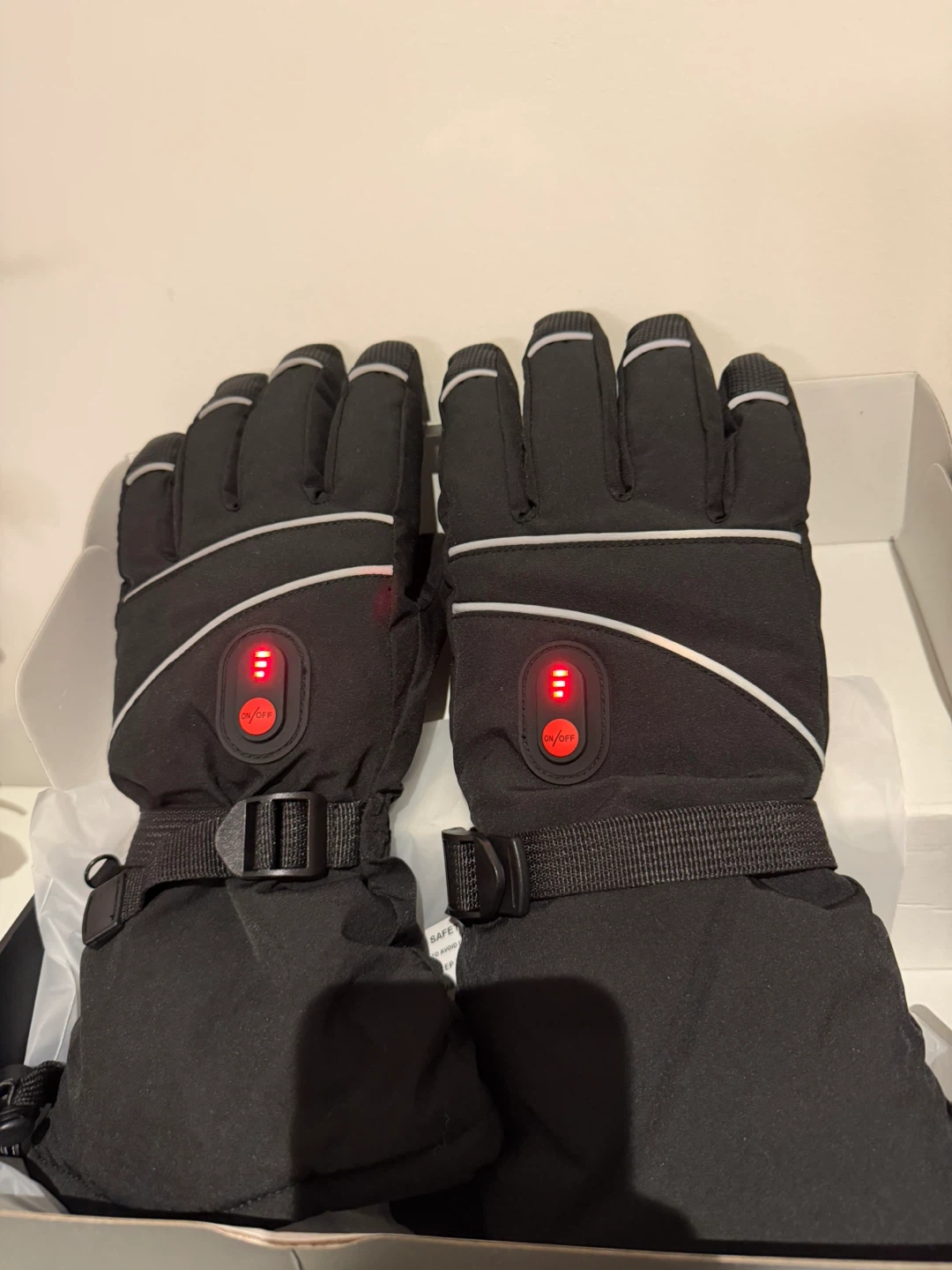 New Savior Heated Gloves with Power Banks