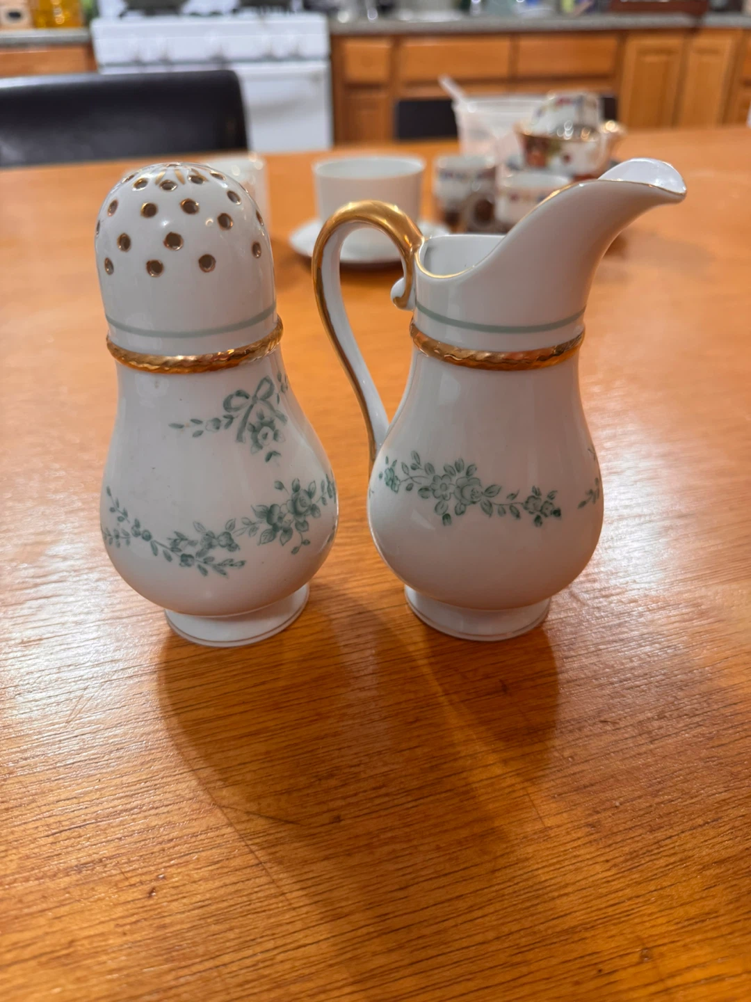 Vintage Porcelain Creamer & Salt Shaker Set 🥕 - photo 2
