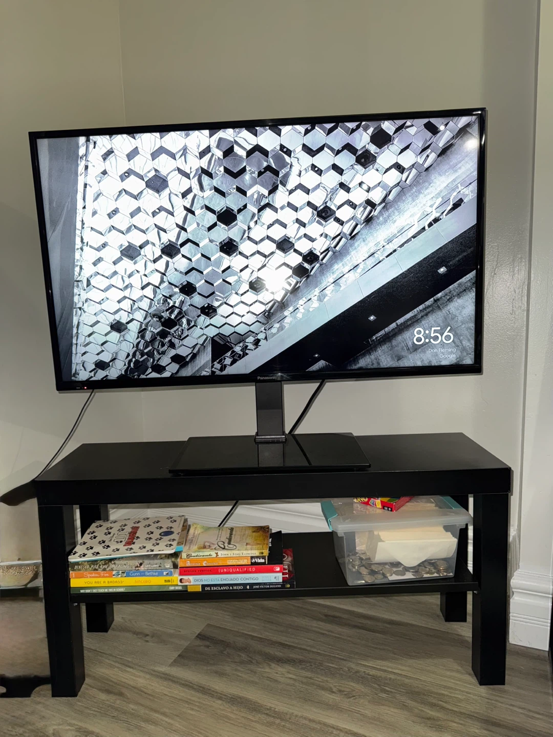 34”Panasonic TV & TV stand - photo 2
