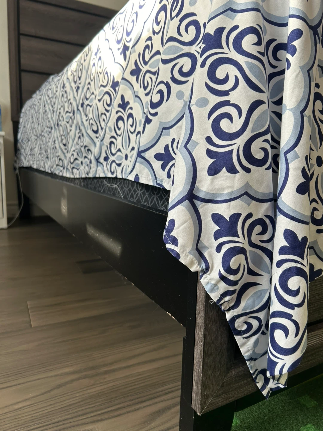Queen Size Bed Frame - photo 3