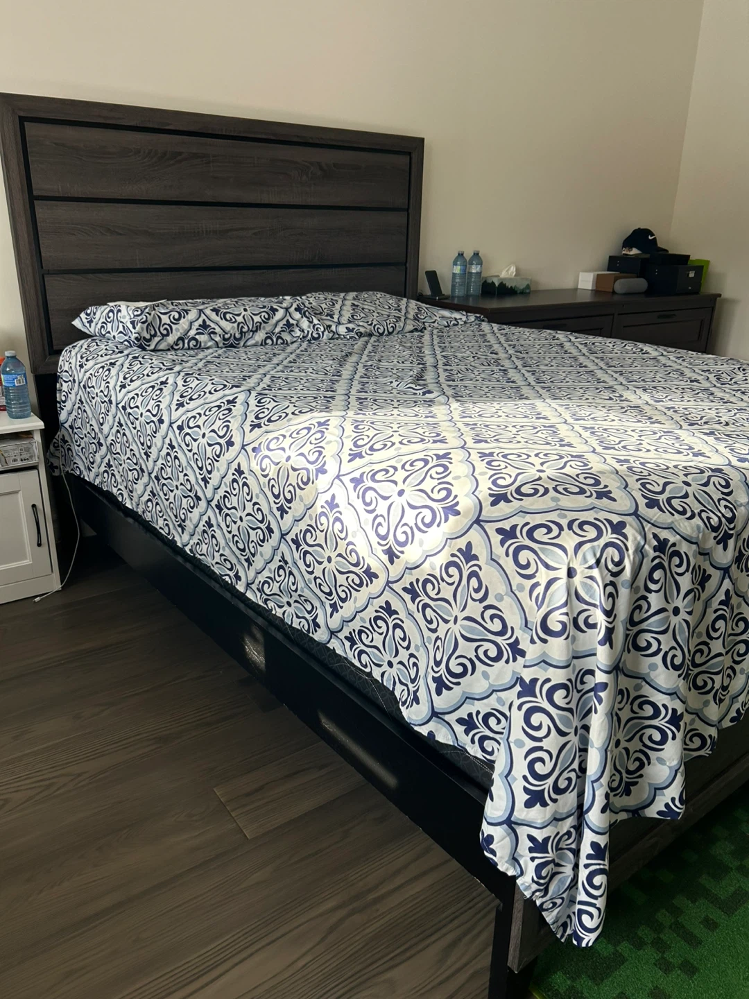 Queen Size Bed Frame - photo 4