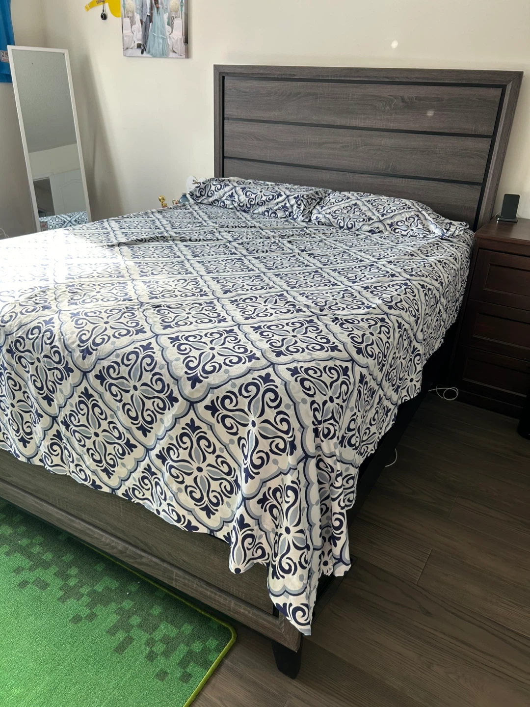 Queen Size Bed Frame - photo 2