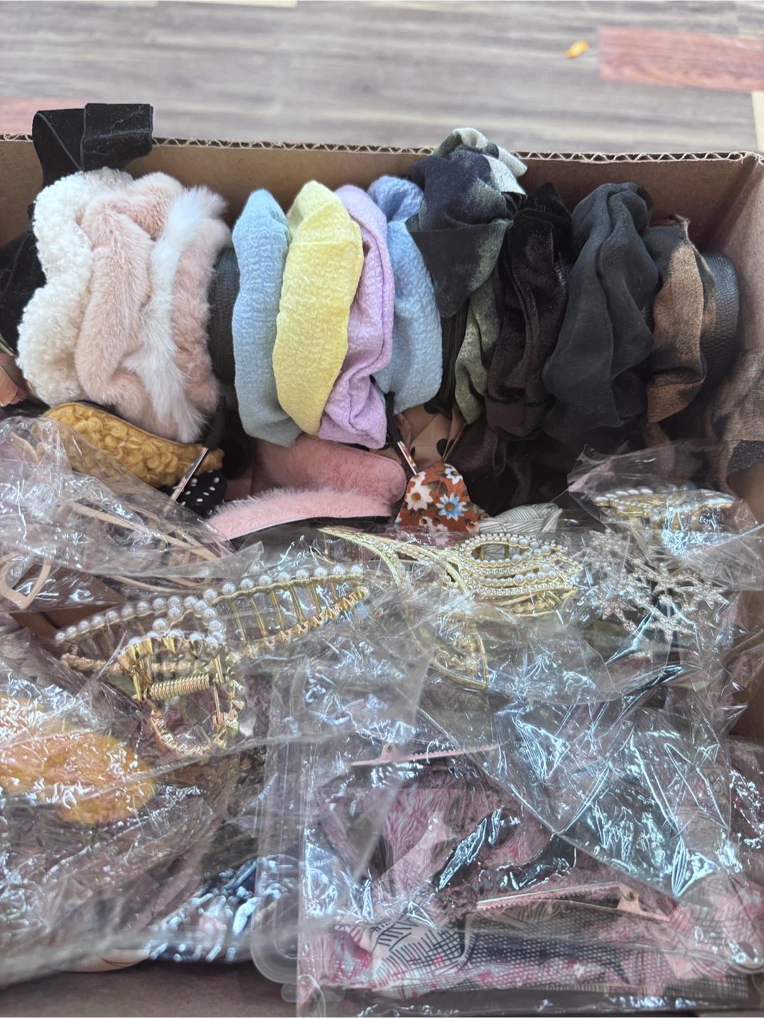 Box of Mixed Hair Accessories - photo 2