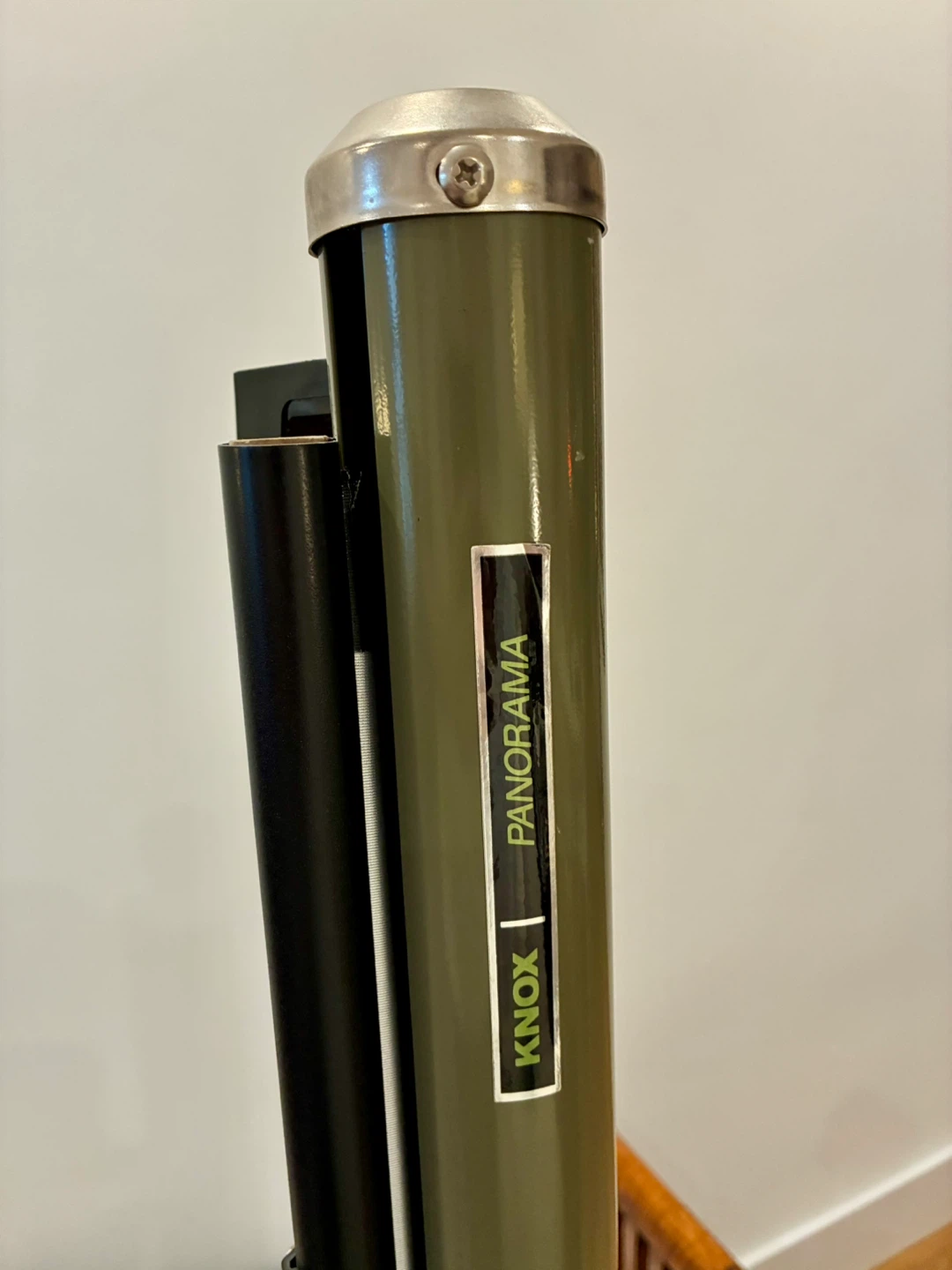 Knox Panorama Tripod Projection Screen - photo 3