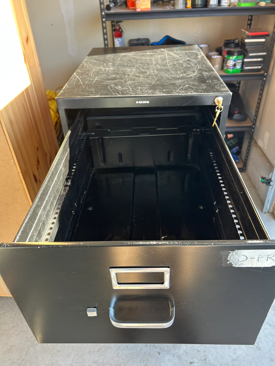 Metal filing cabinet - photo 2