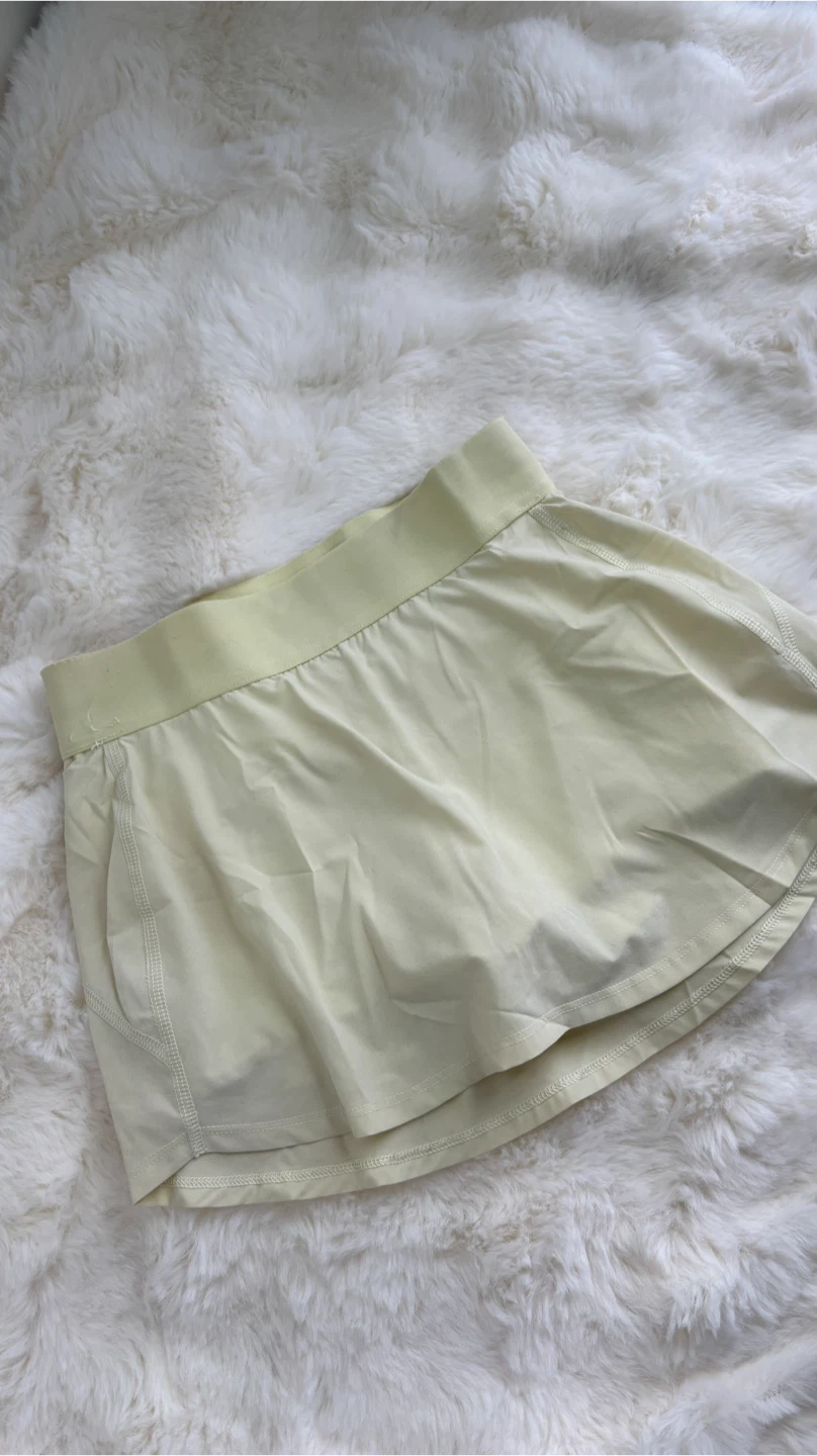 Aritzia TNA Tennis Skirt - Size 2XS - Butter/Light Yellow