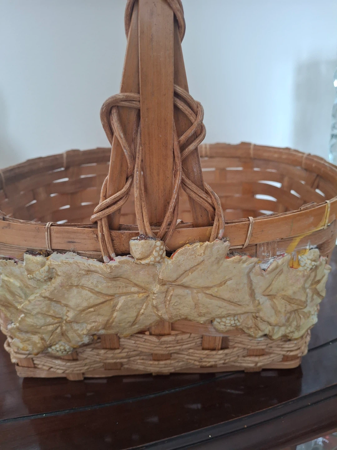 Woven basket with leaf detail - photo 2
