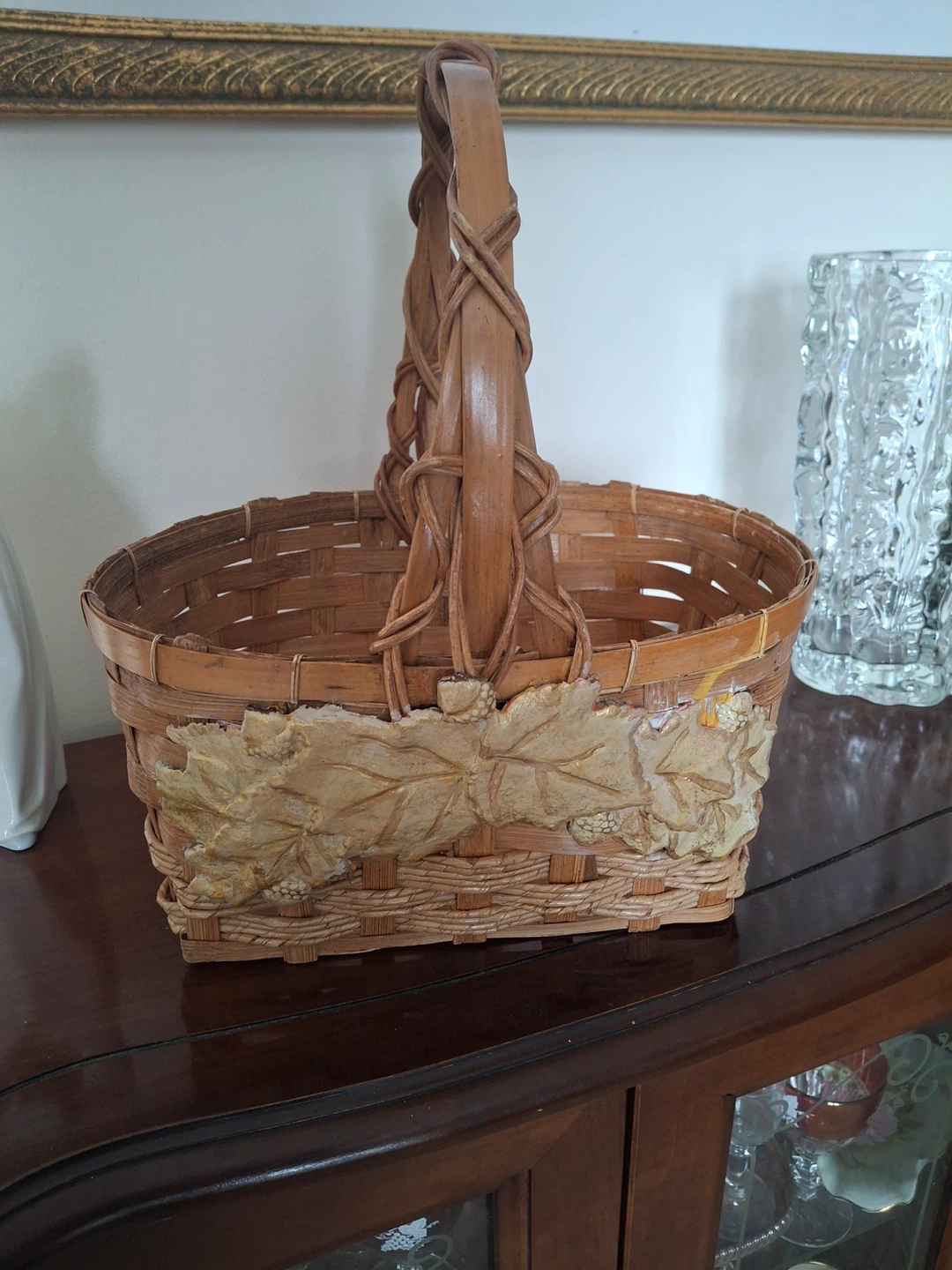 Woven basket with leaf detail