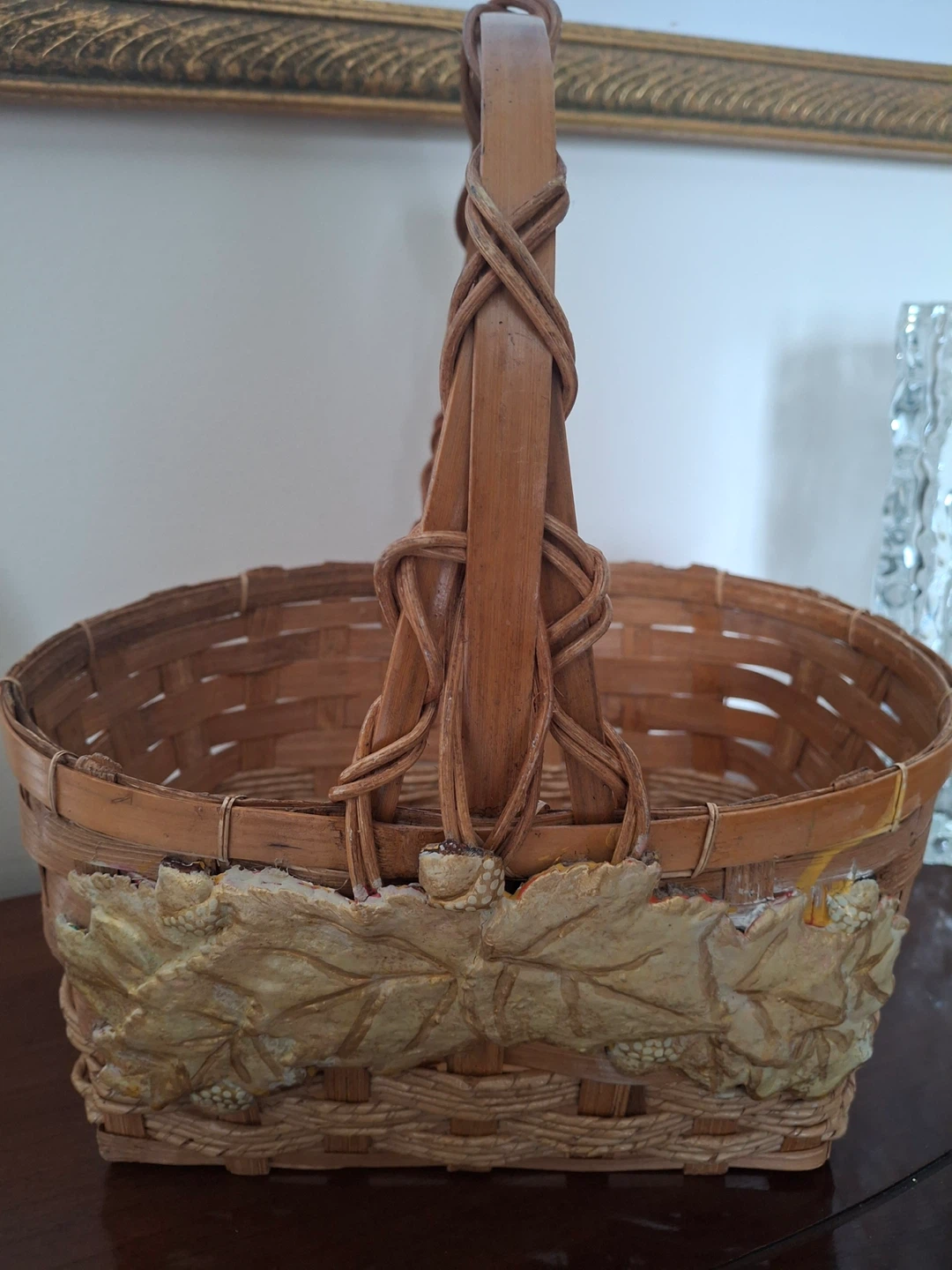 Woven basket with leaf detail - photo 5