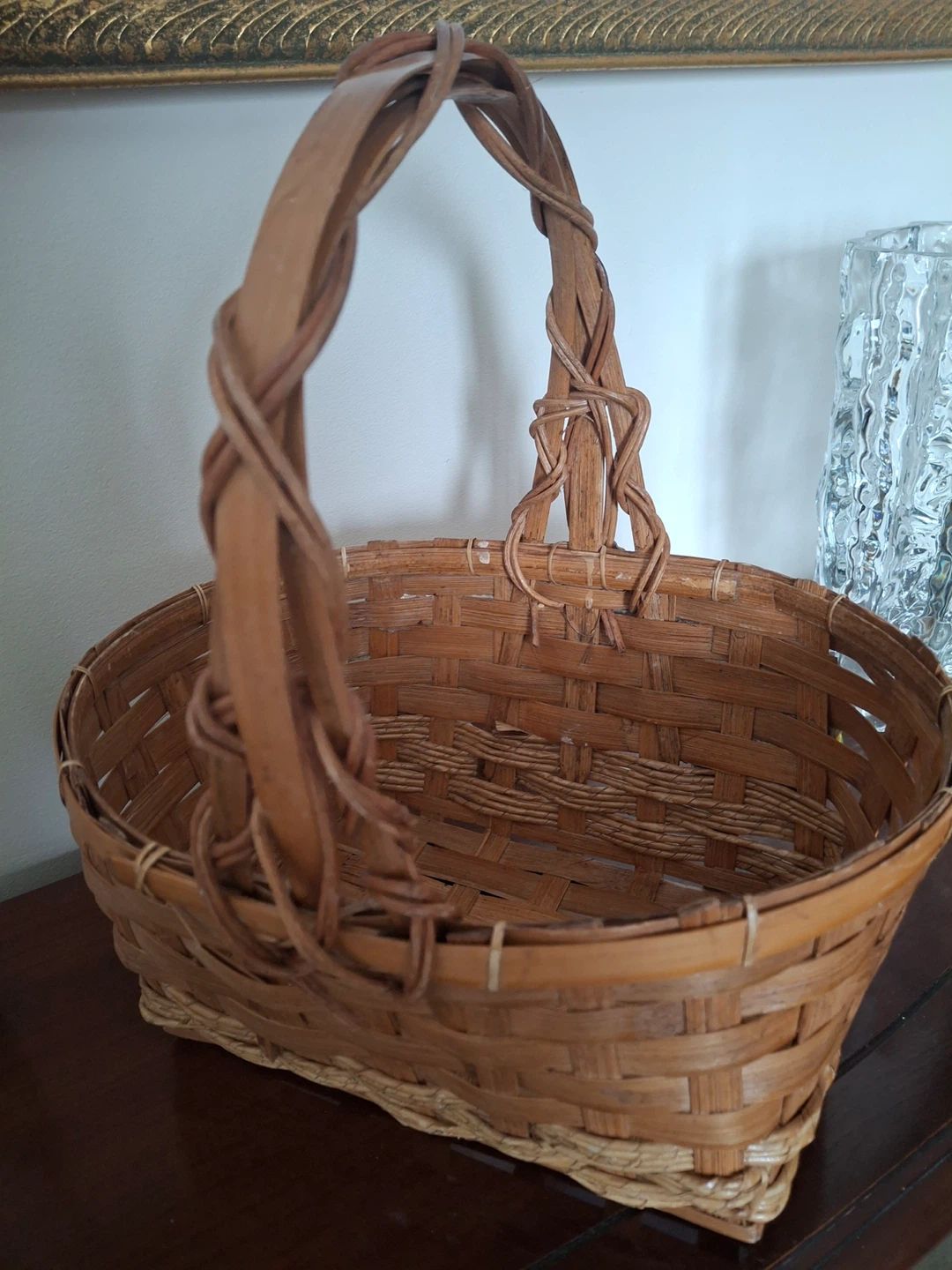 Woven basket with leaf detail - photo 4