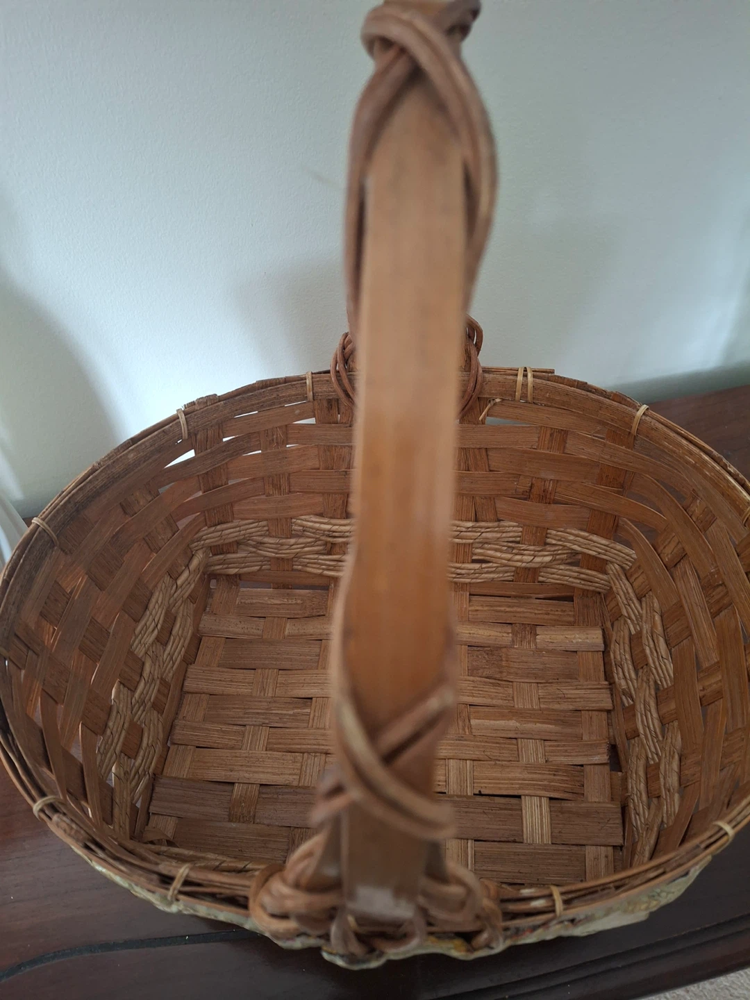 Woven basket with leaf detail - photo 3