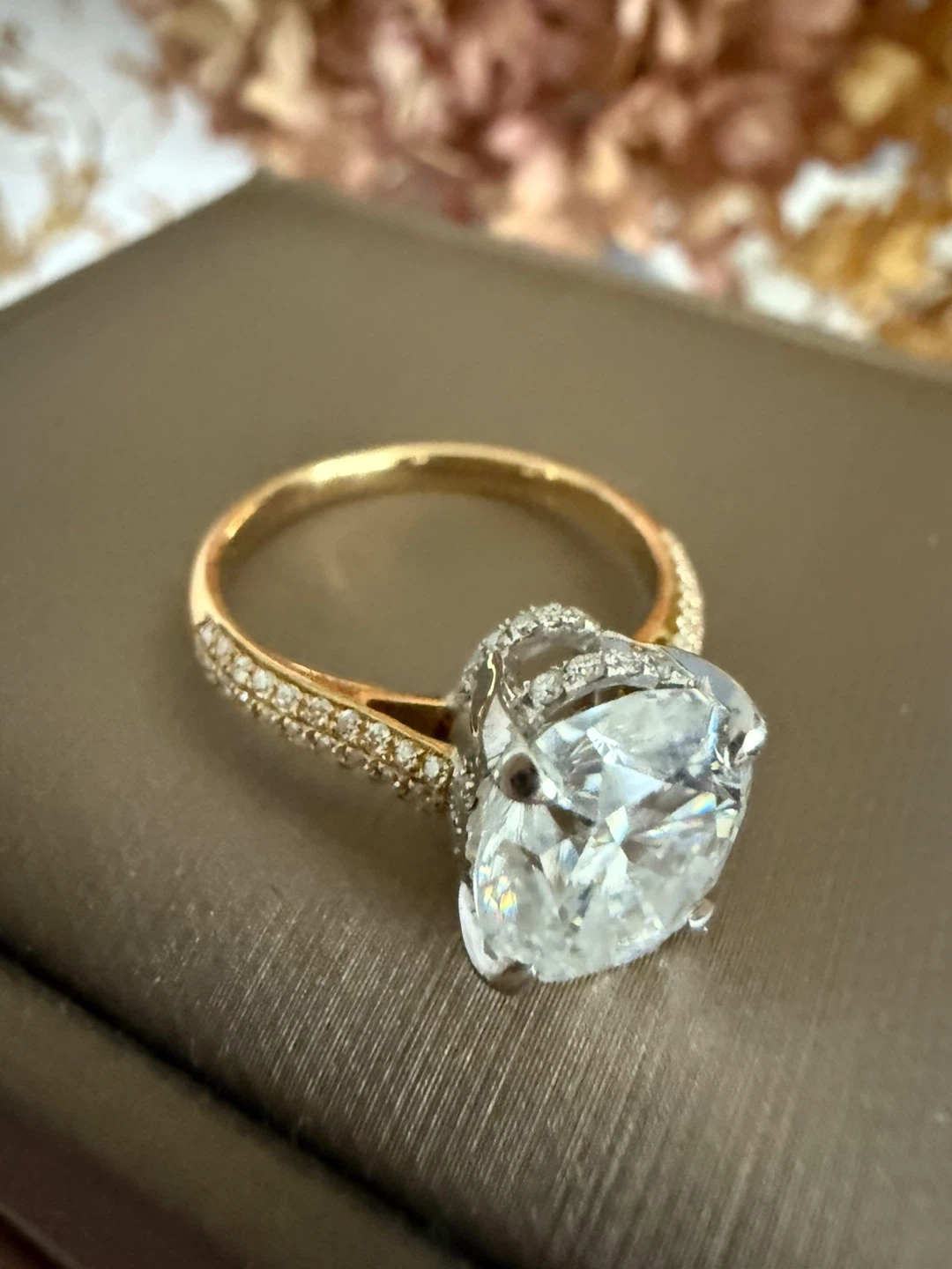 Brand new 18K two tone Gold ring 3 Carats Moissanite Ring