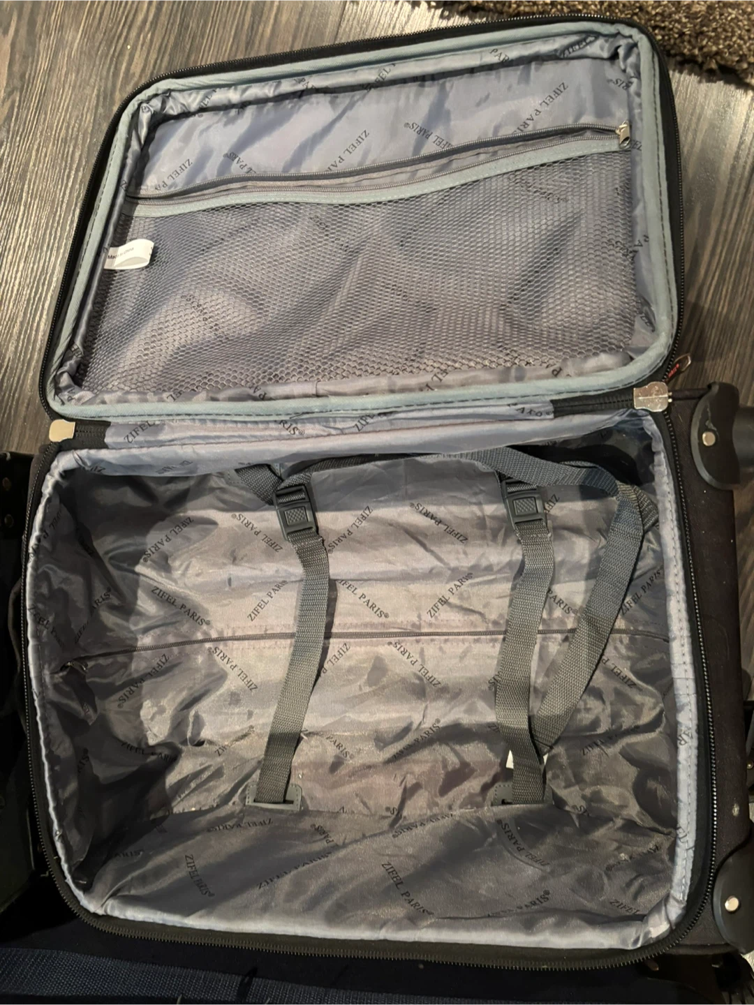 $20 Rolling carryons - used, great condition - photo 5