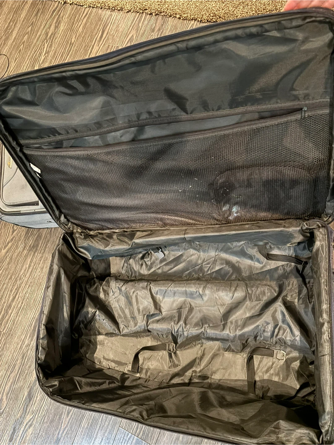$20 Rolling carryons - used, great condition - photo 4