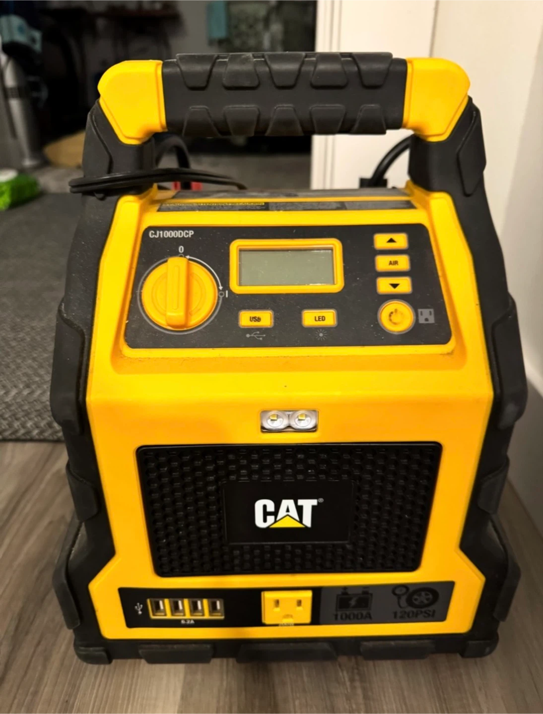 CAT CJ1000DCP Jump Starter