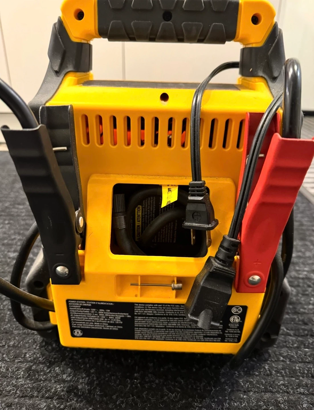 CAT CJ1000DCP Jump Starter - photo 2