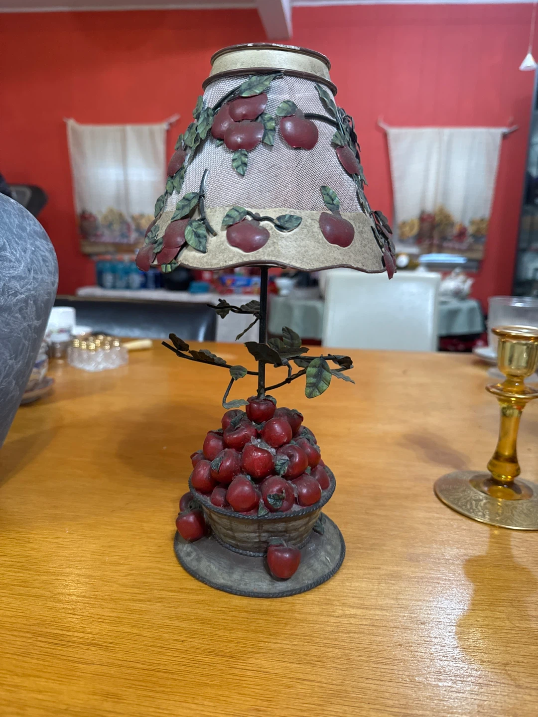 Apple Motif Table Candle Lamp 🥕