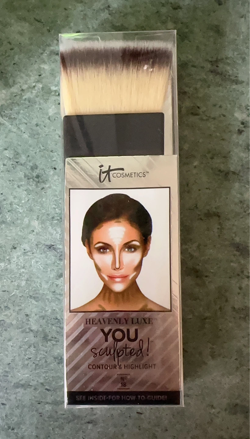 IT Cosmetics Heavenly Luxe You Sculpted! Brush #18