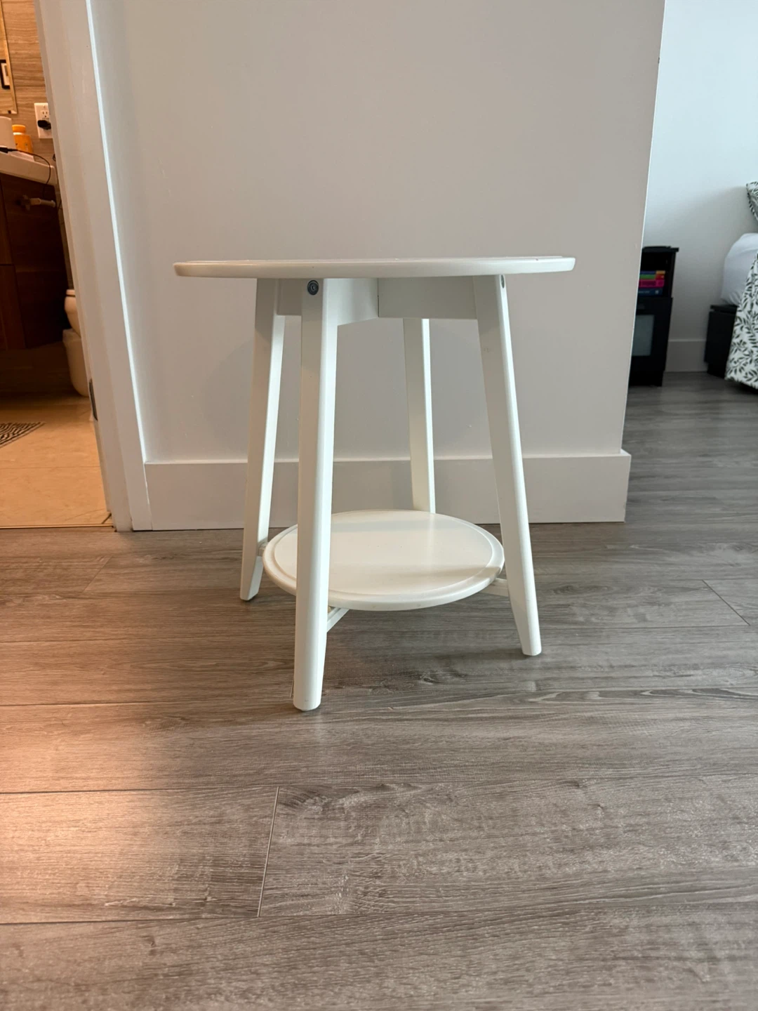 Used White Round Side Table - photo 2