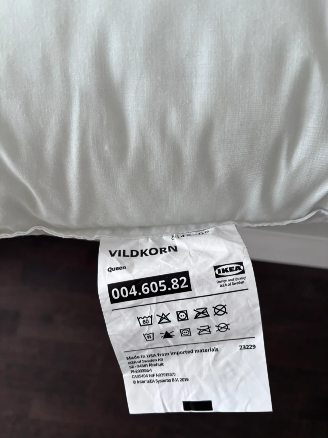 Free queen size pillows - photo 2