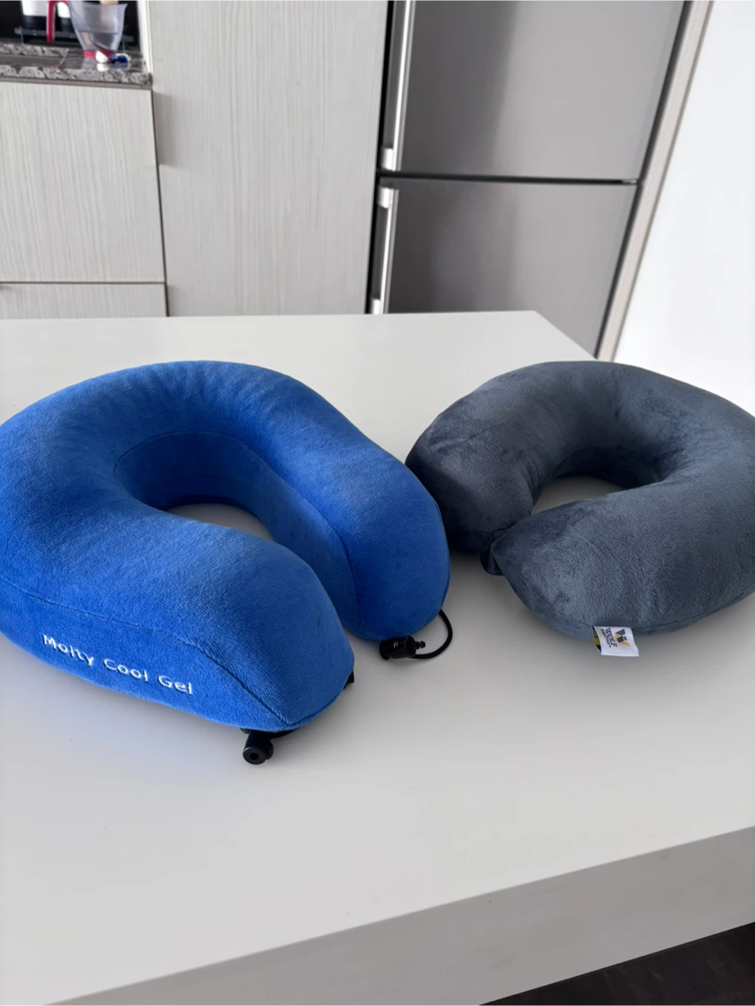 Travel neck pillows x2