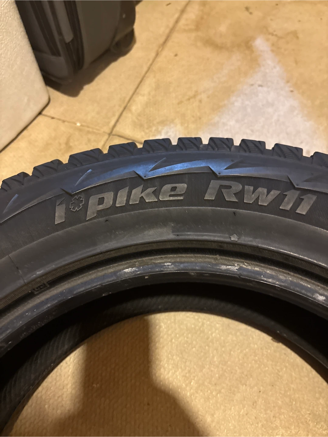 Hankook I*Pike RW11 Winter Tire 225/65R17 - photo 3