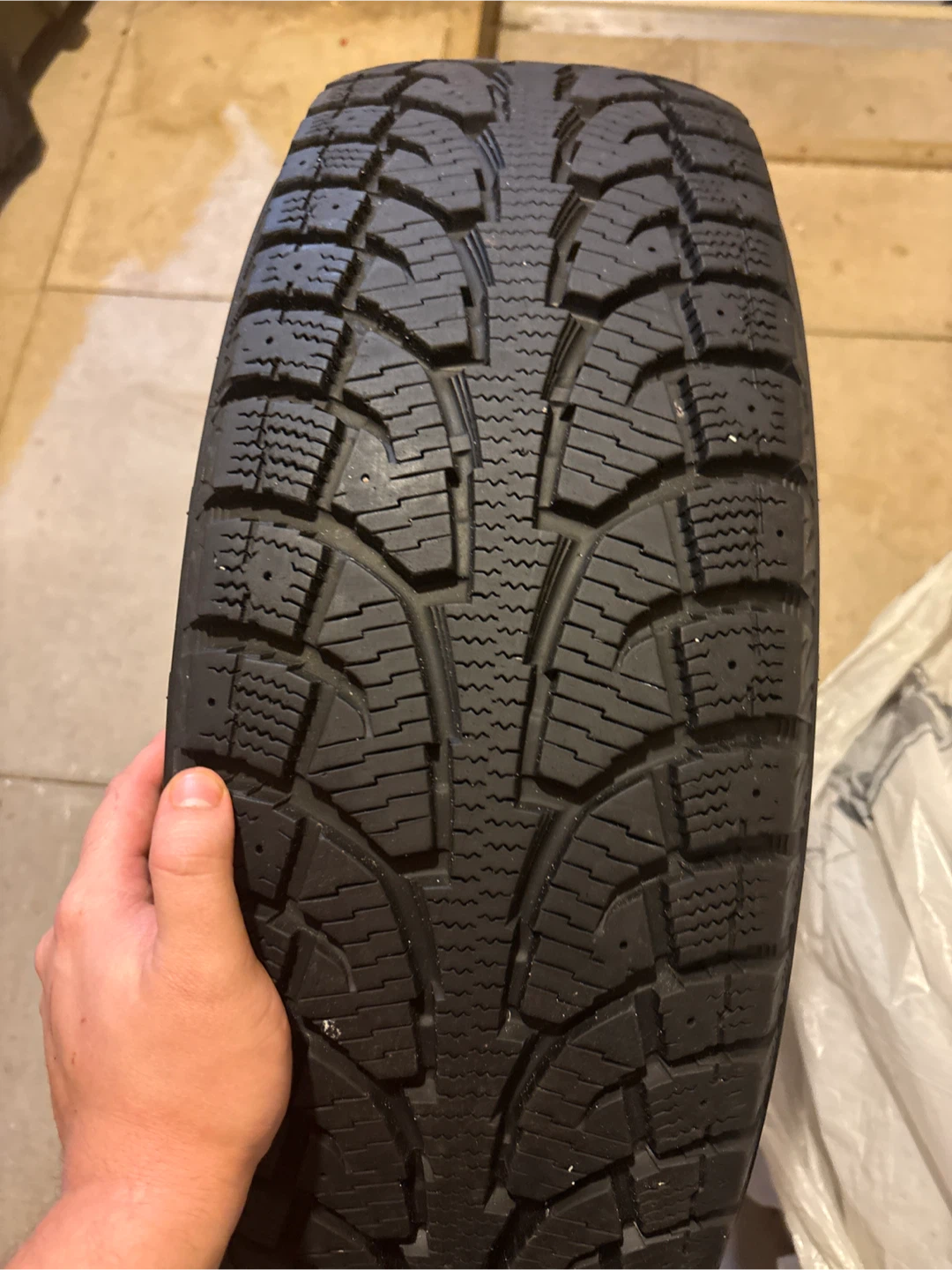Hankook I*Pike RW11 Winter Tire 225/65R17