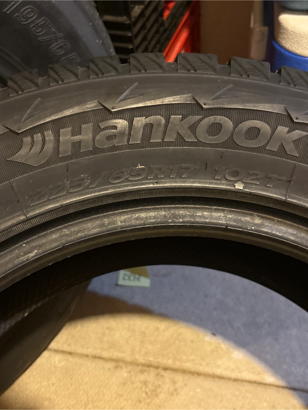 Hankook I*Pike RW11 Winter Tire 225/65R17 - photo 2
