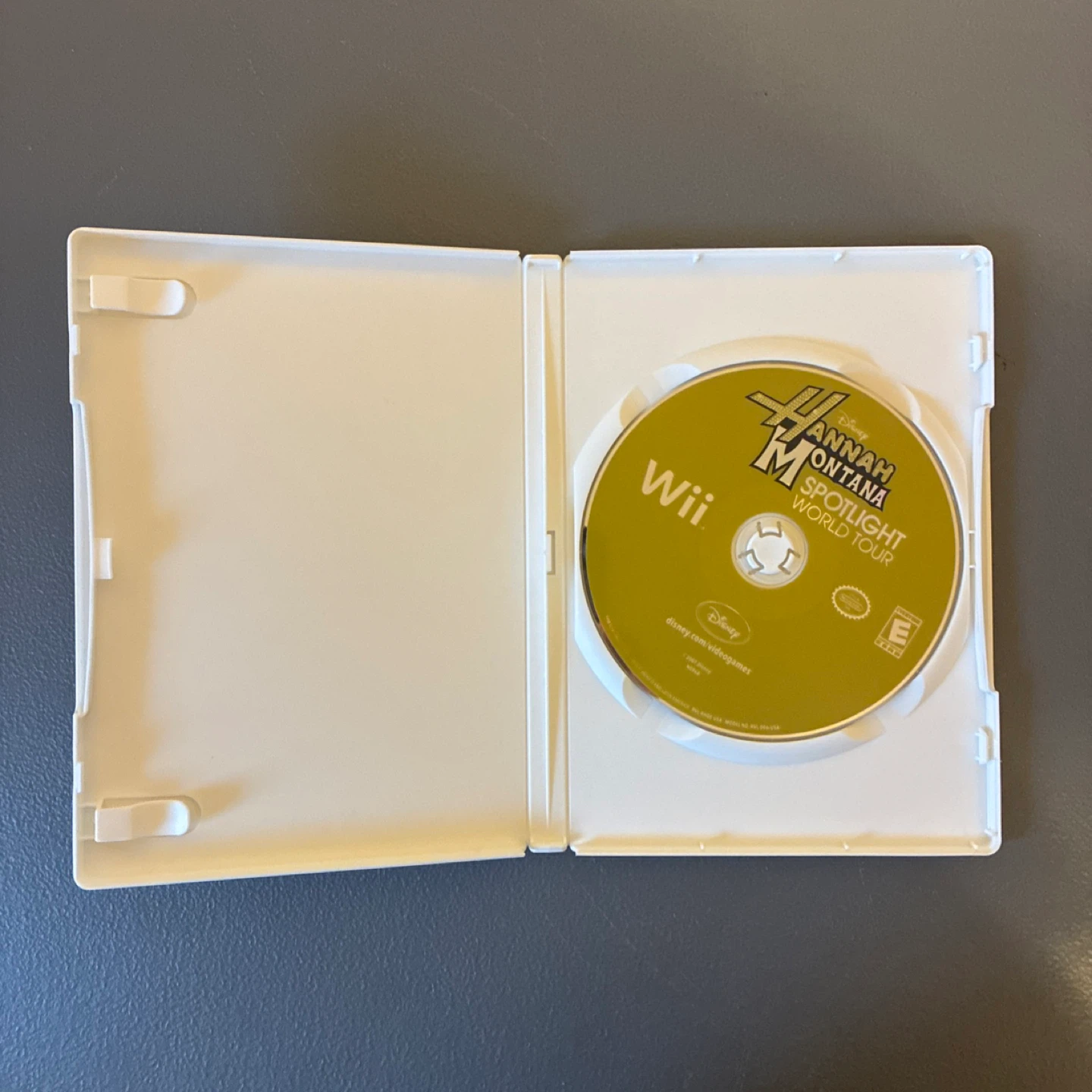 Hannah Montana Spotlight World Tour - Nintendo Wii Game - photo 4