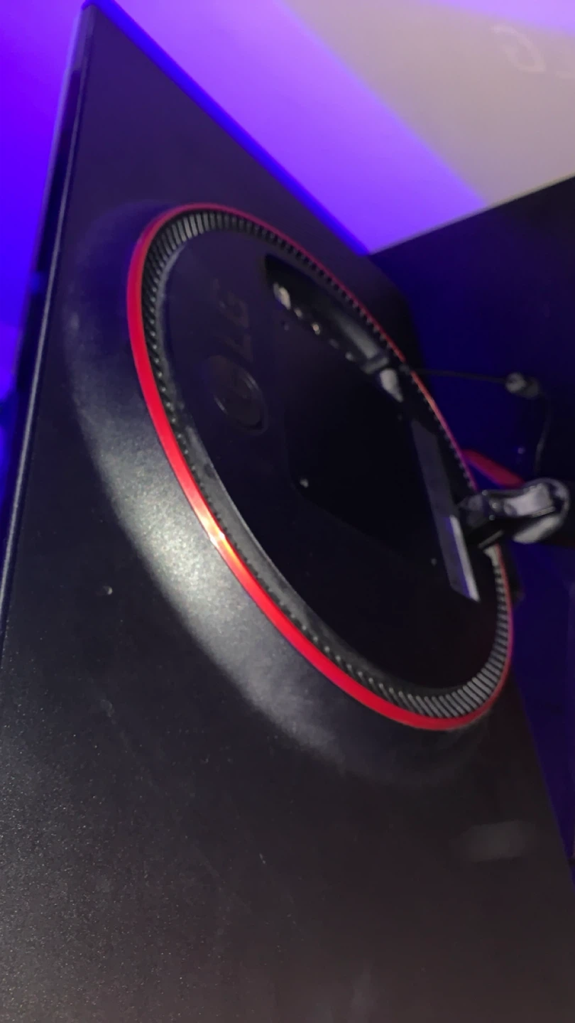 LG Monitor - photo 2