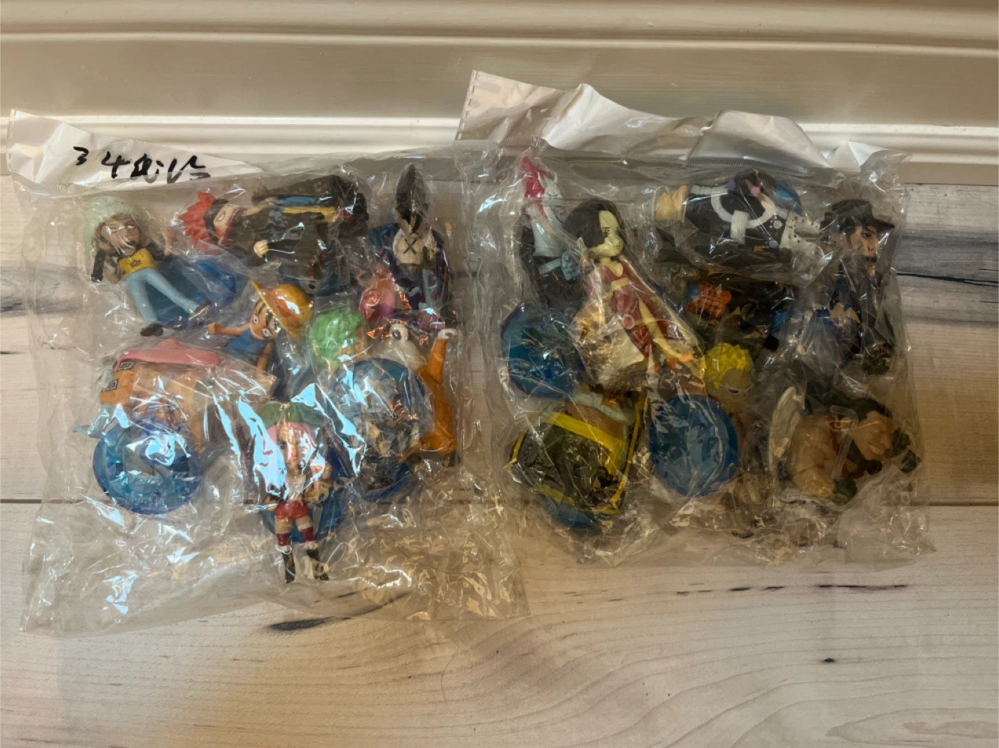 One Piece World Collectible Figures - Set of 16 - photo 5