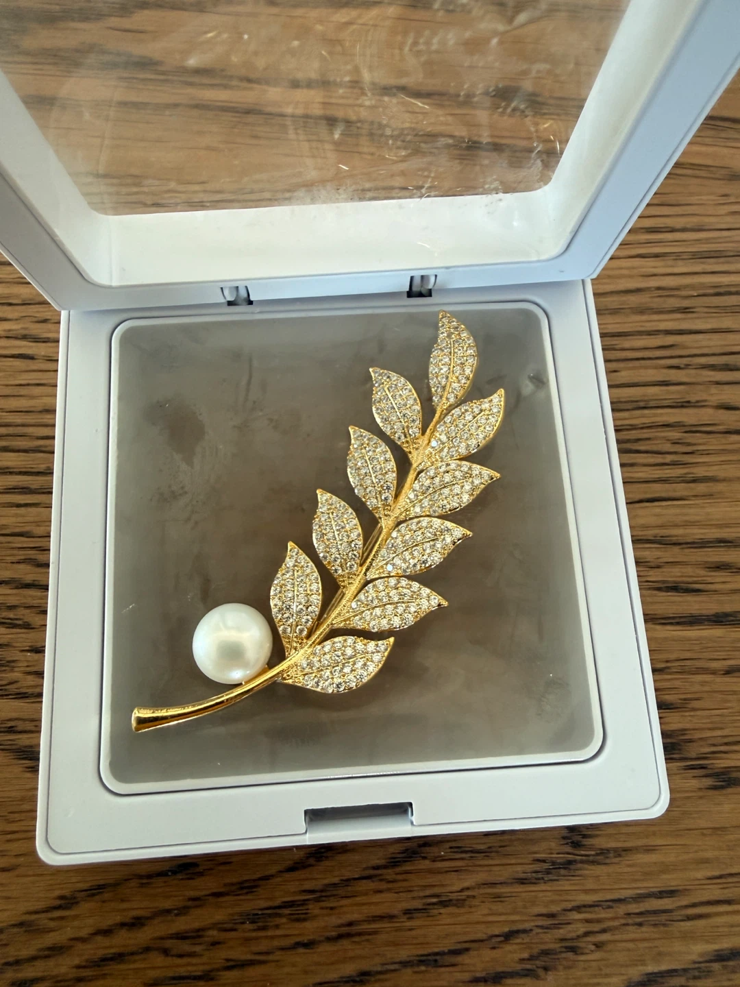 Pearl & Rhinestone Brooches - photo 5