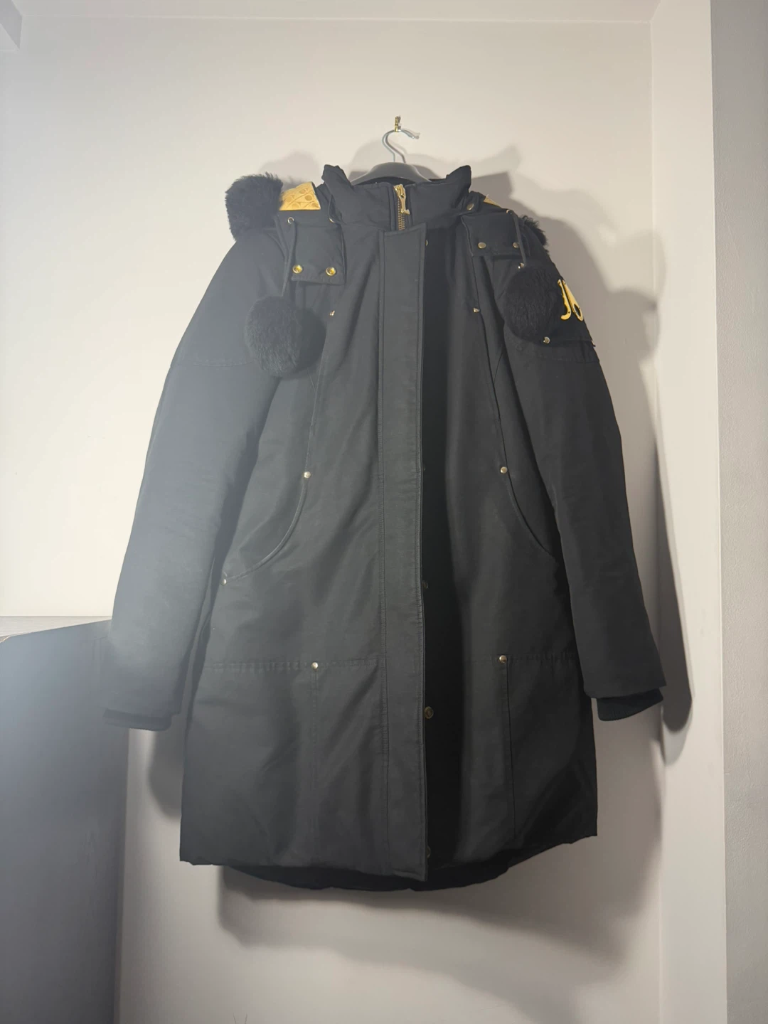 MOOSE KNUCKLES- GOLD SERIES STIRLING SHEARLING TRIM PARKA