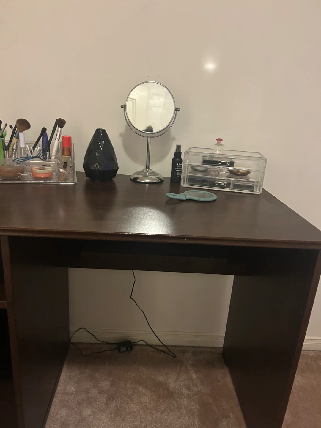 Makeup Vanity Desk with Mirror & Accessories