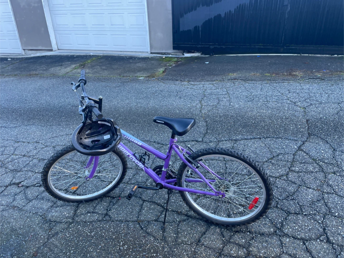Bicycle with adult Helmet - photo 2