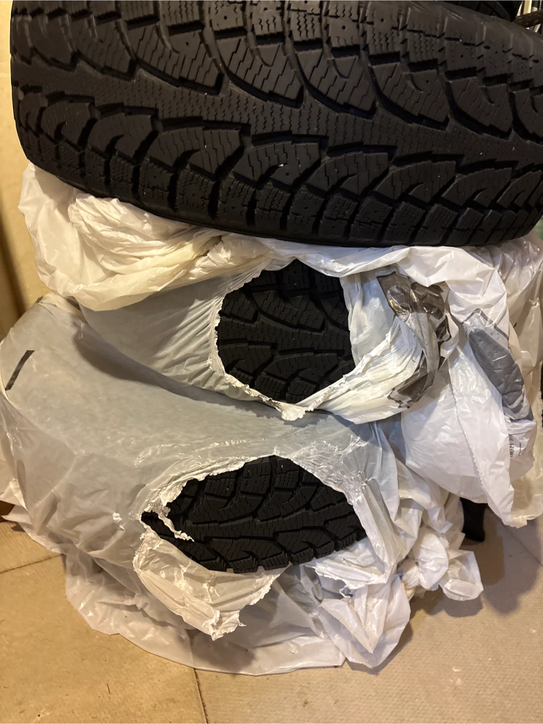 Hankook I*Pike RW11 Winter Tire 225/65R17 - photo 4