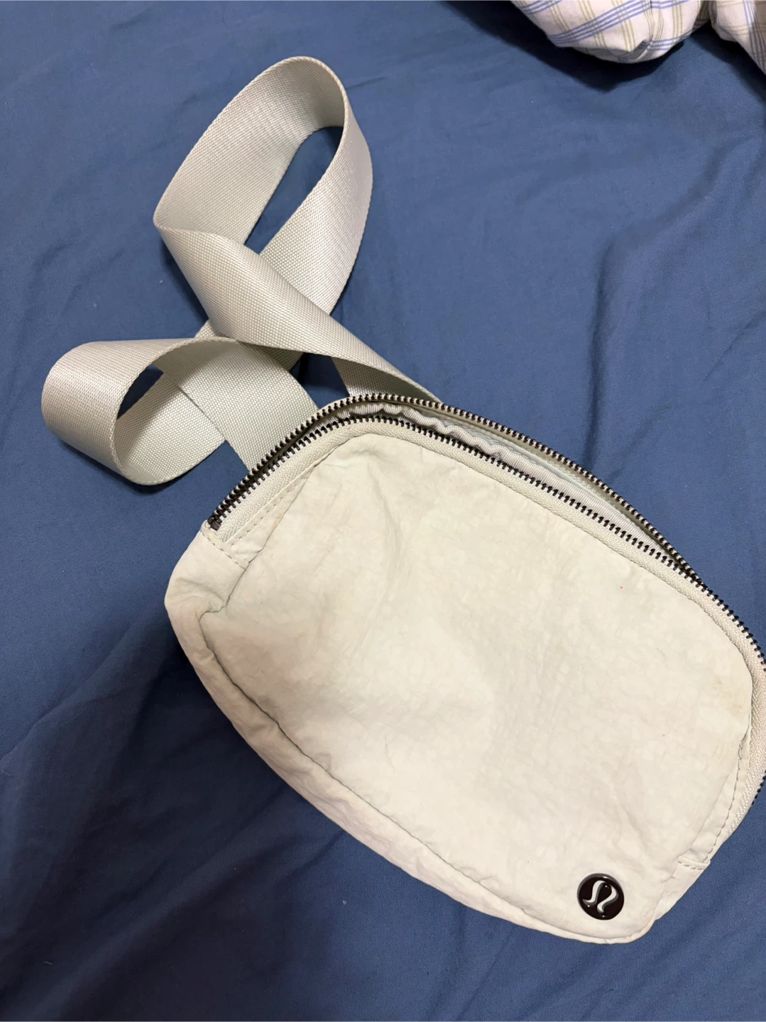 Lululemon Everywhere Belt Bag Light Sage