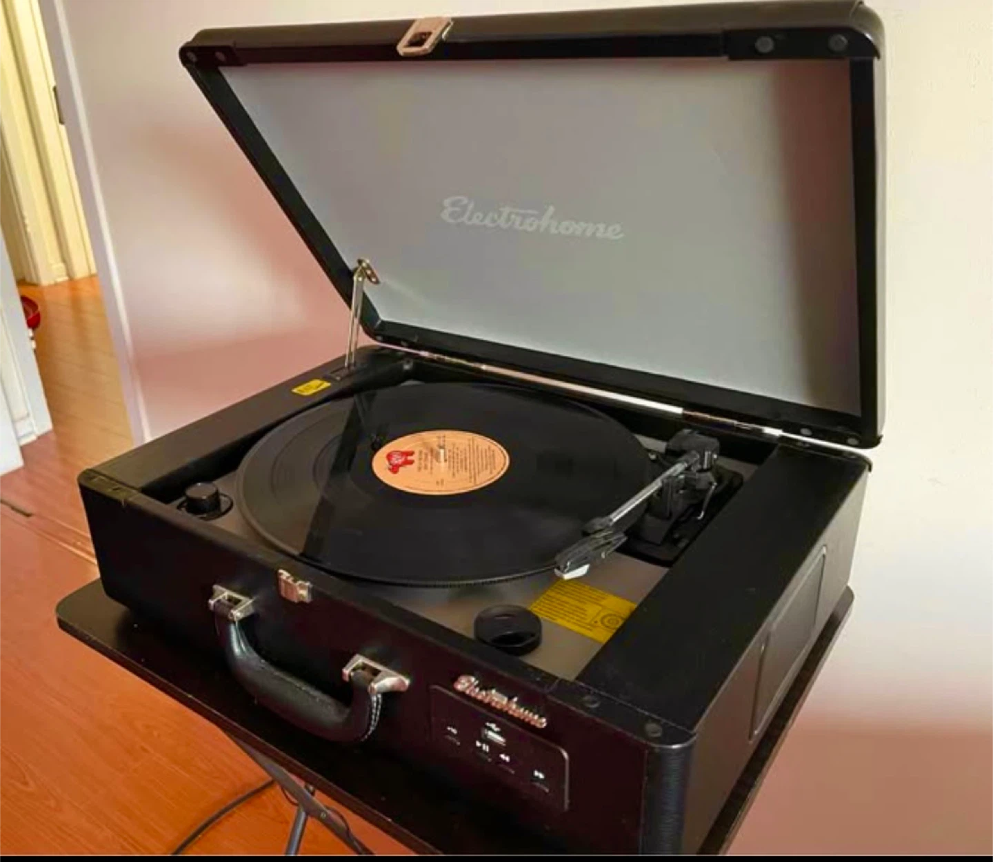 Electrohome Retro Record Player - photo 2